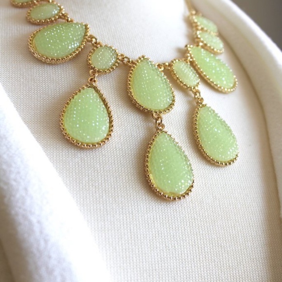 SALE 👀 Gold Tone Green Textured Necklace - Picture 2 of 6